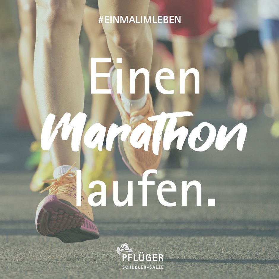 Einen Marathon laufen.